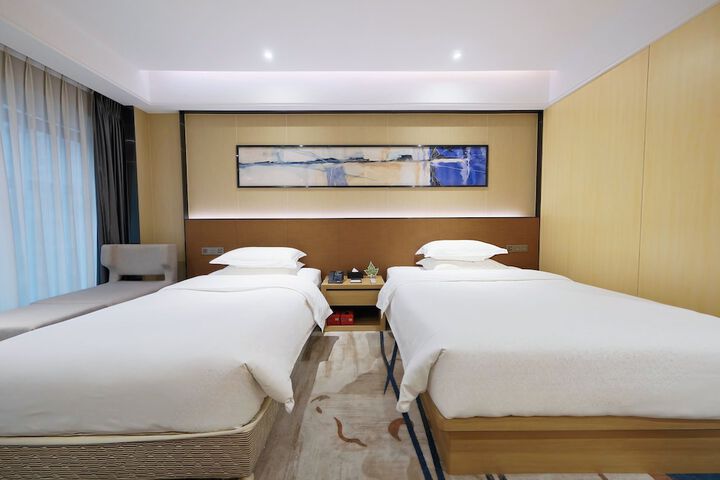 Room 32 of 67