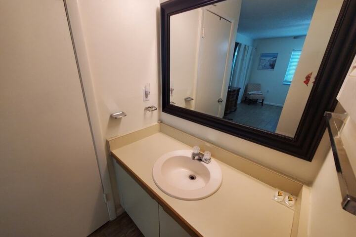 Room 10 of 33