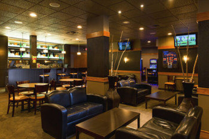 Lounge 9 of 16