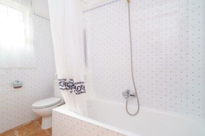 Room 2 of 9