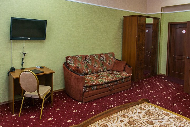 Room 13 of 21