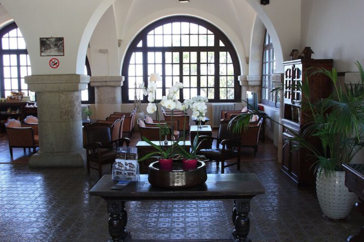 Entrance & Lobby