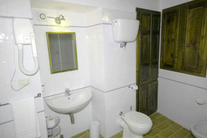 Room 5 of 32