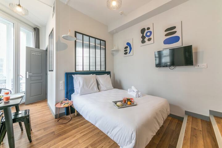 Room 7 of 185