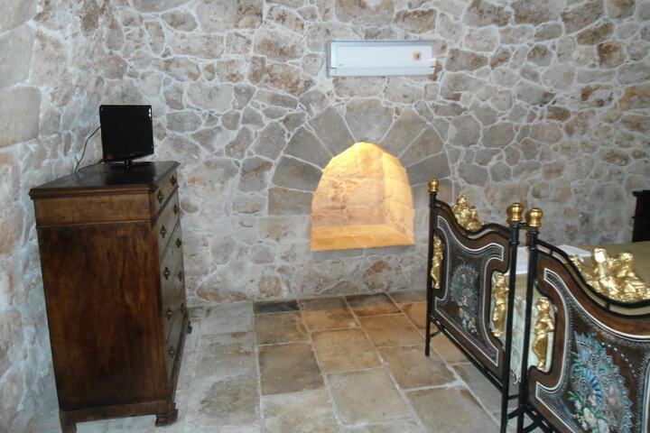 Room 8 of 85