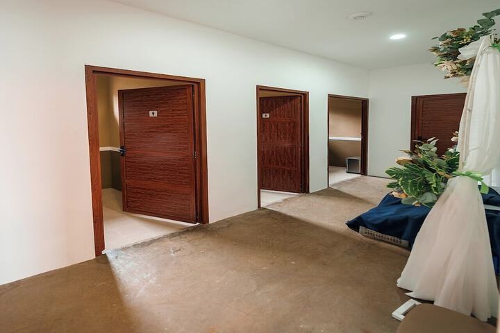 Ballroom/Hall 26 of 33