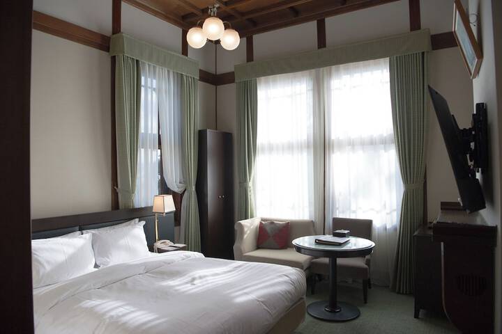 Room 44 of 120