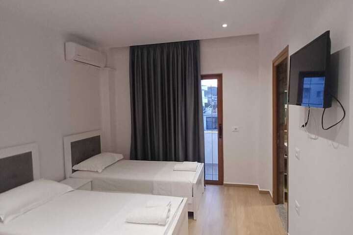 Room 7 of 65