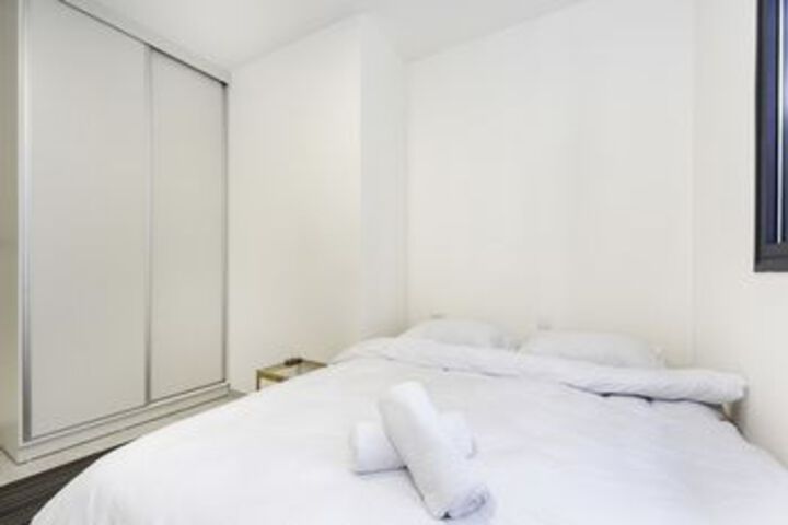 Room 5 of 18