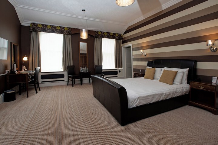 Room 12 of 38