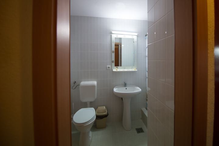 Room 18 of 32