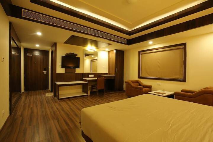 Room 5 of 10