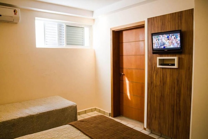 Room 3 of 44
