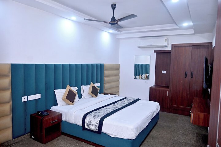 Room 2 of 23