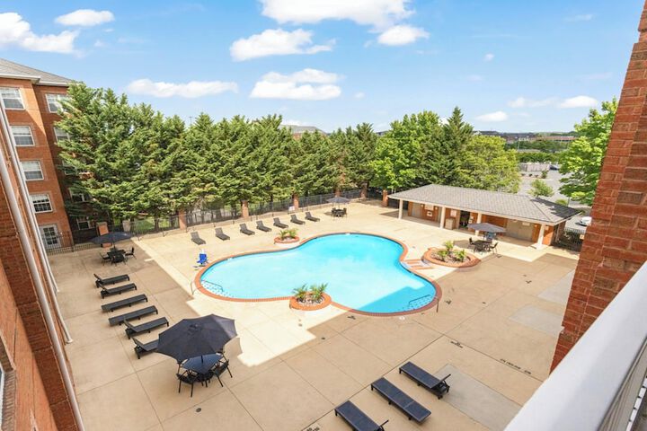 Hotel with Pool
