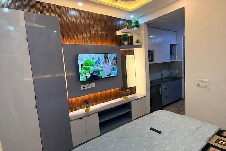 Room 4 of 14