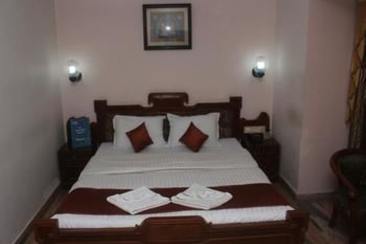 Room 8 of 19