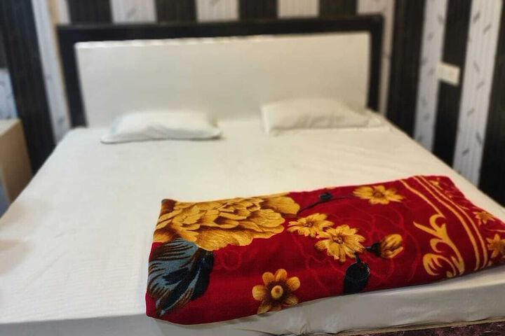Room 4 of 10