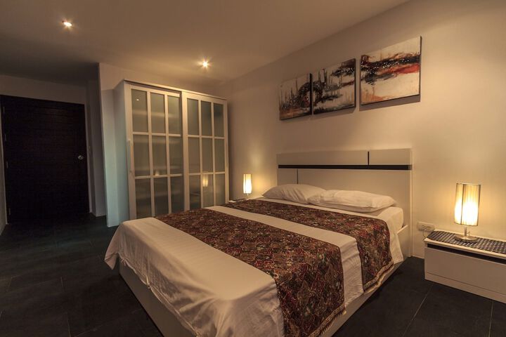 Room 12 of 272