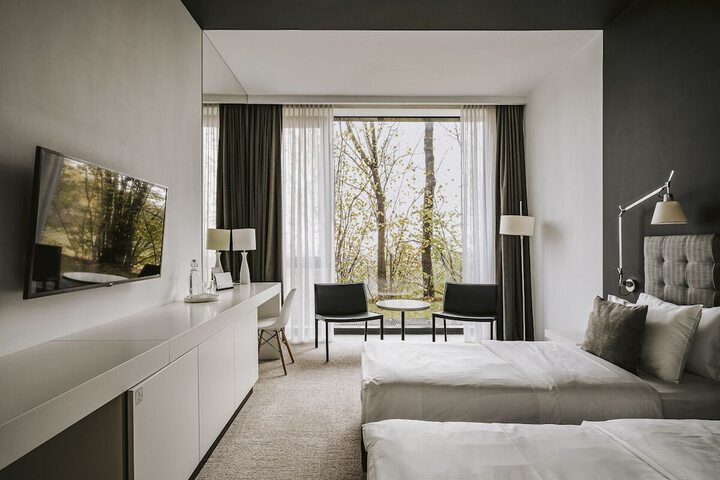 Room 6 of 18