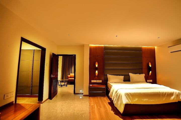 Room 3 of 32