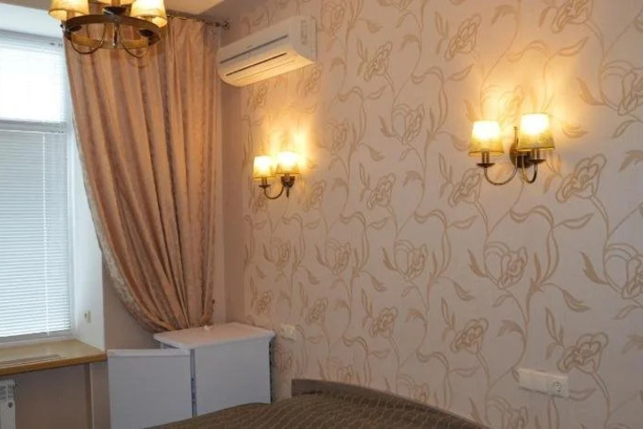 Room 4 of 17