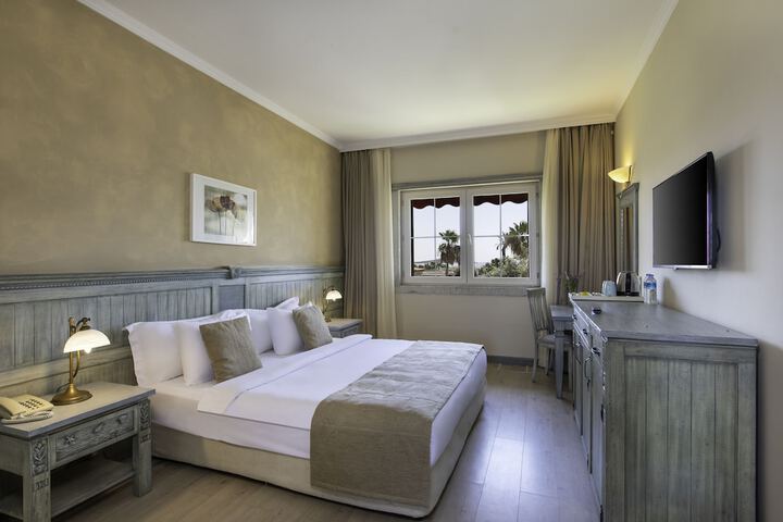 Room 4 of 62