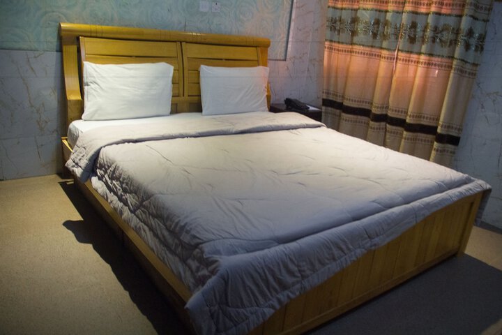 Room 8 of 19