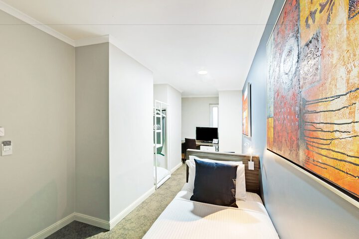 Room 7 of 28