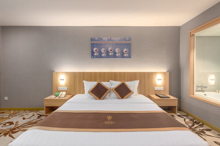 Room 17 of 122