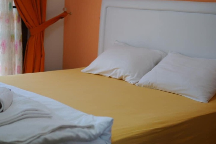 Room 8 of 82