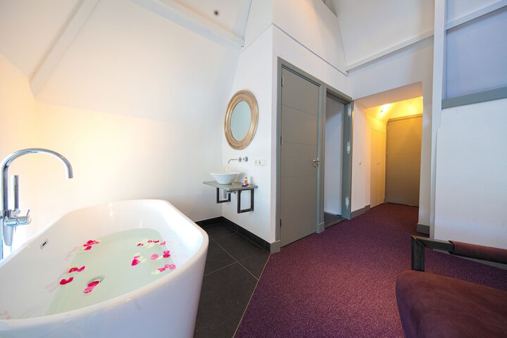 Room 26 of 38