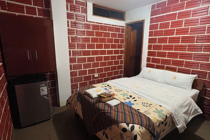 Room 5 of 9