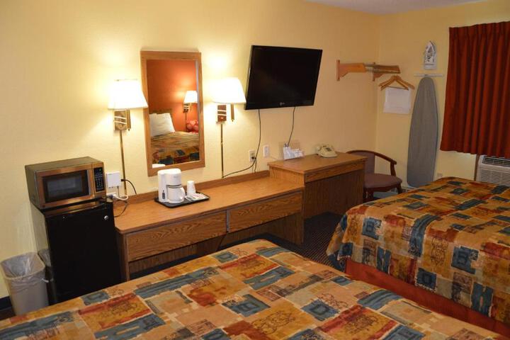 1 Queen Bed (1 of 6)