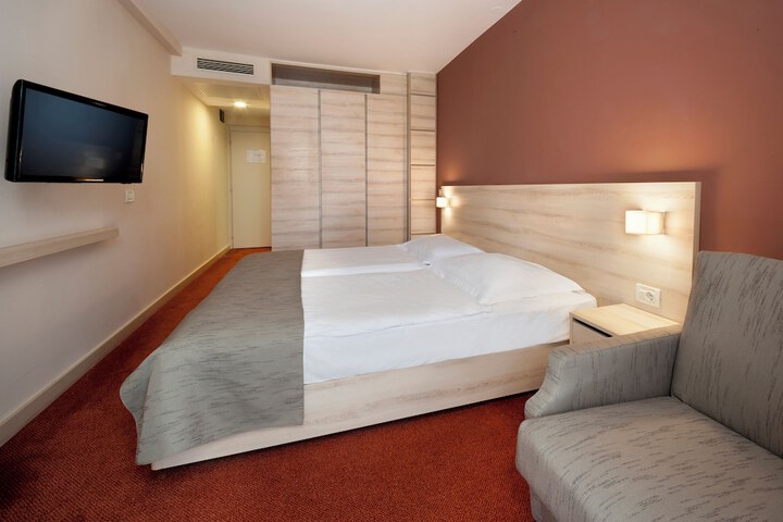 Room 21 of 72