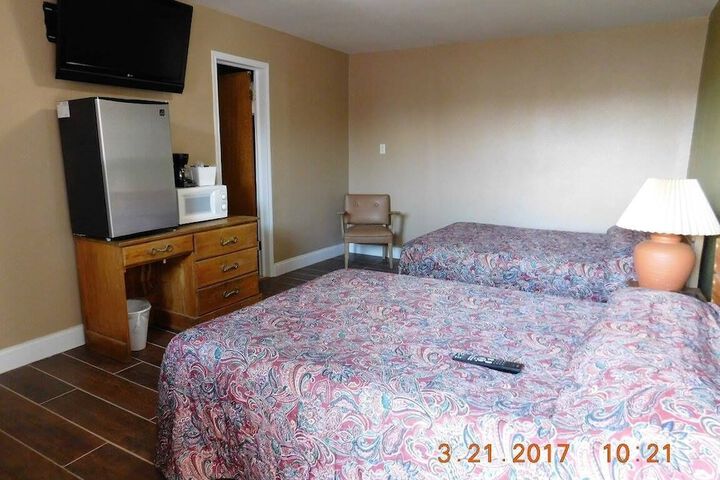 Room 6 of 13