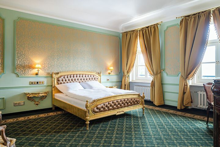 Room 4 of 62