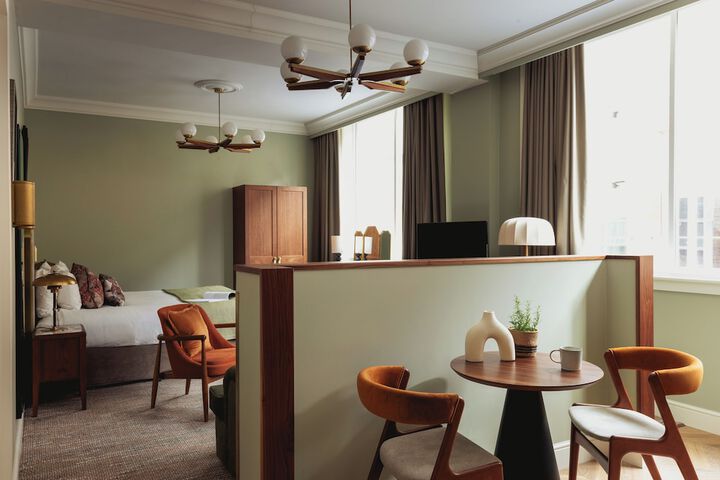 Room 10 of 80