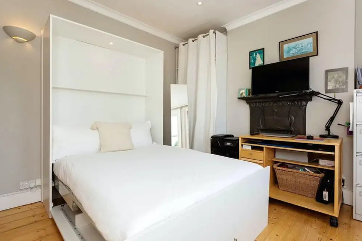 Room 3 of 8