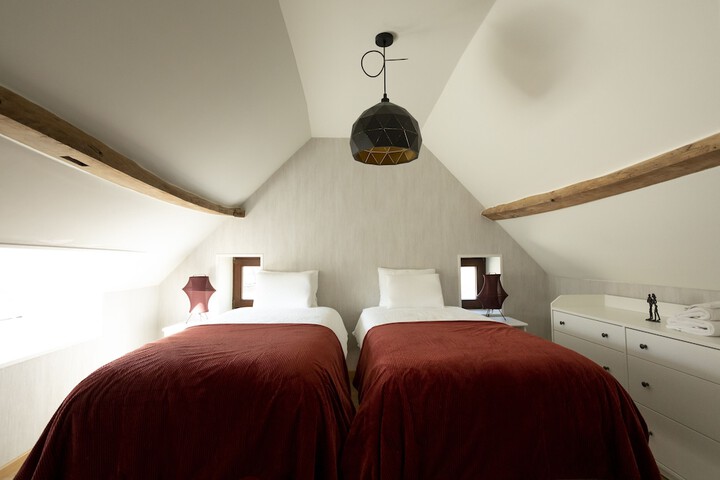 Room 3 of 52