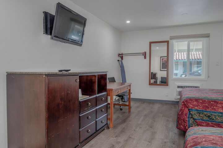 Room 8 of 43