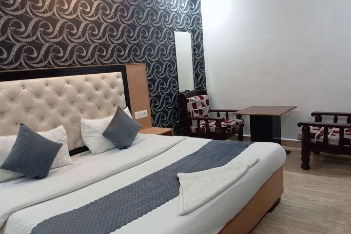 Room 15 of 33
