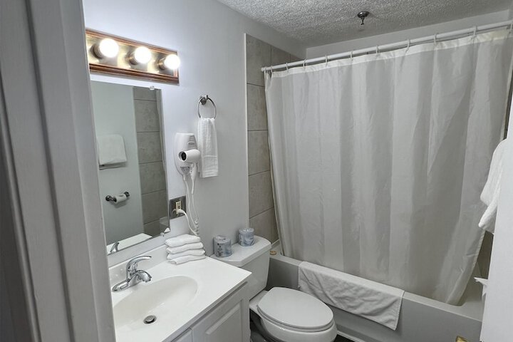 Room 43 of 65