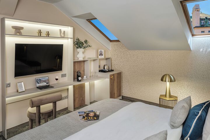Room 13 of 25