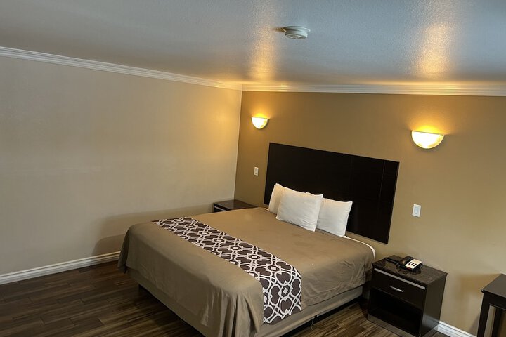 Room 22 of 66