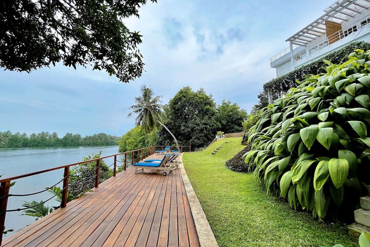 Sundeck 46 of 51