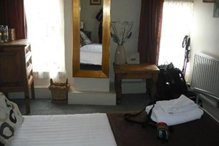 Room 5 of 9