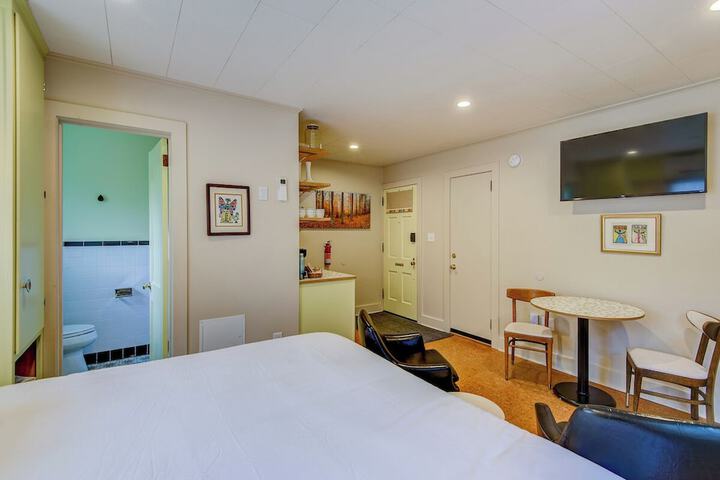 Room 54 of 102