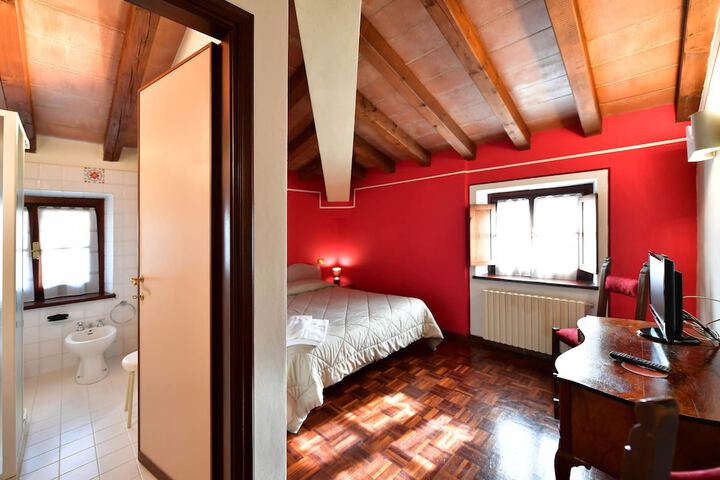 Room 5 of 50