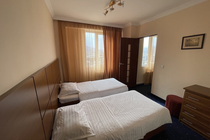 Room 8 of 32